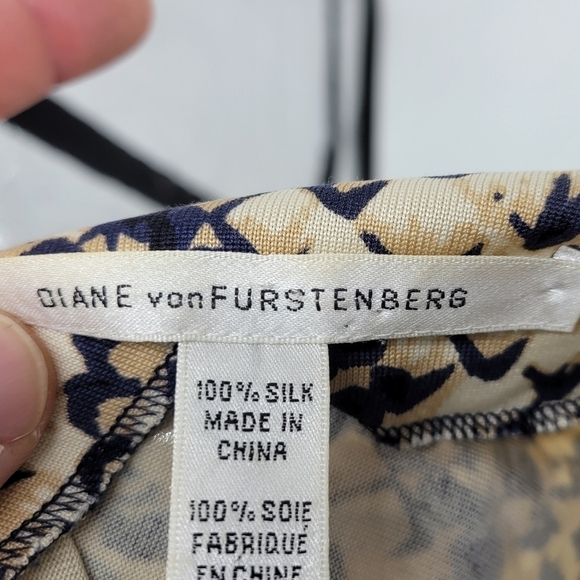 Diane von Furstenberg 100% Silk Blue and Tan Snakeskin Dress Size 2 - Picture 11 of 13
